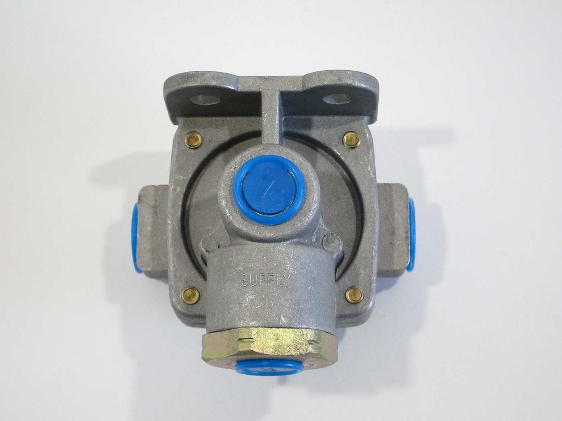 Клапан ускорительный камаз sorl. Тормозной распределительный кран прицепа вабко. Амкодор воздушный. Тормозные краны камаз 551111. Распределительный воздушный кран.