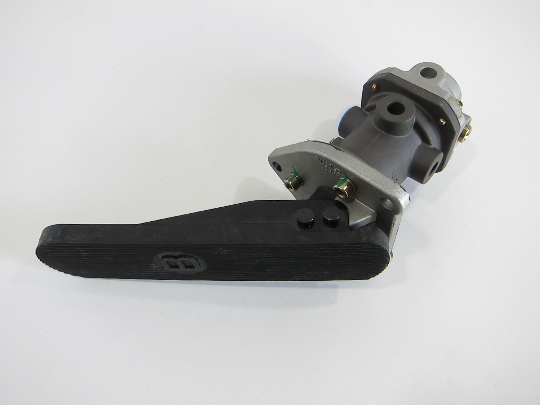 KIA Granbird Кран тормозной главный с педалью