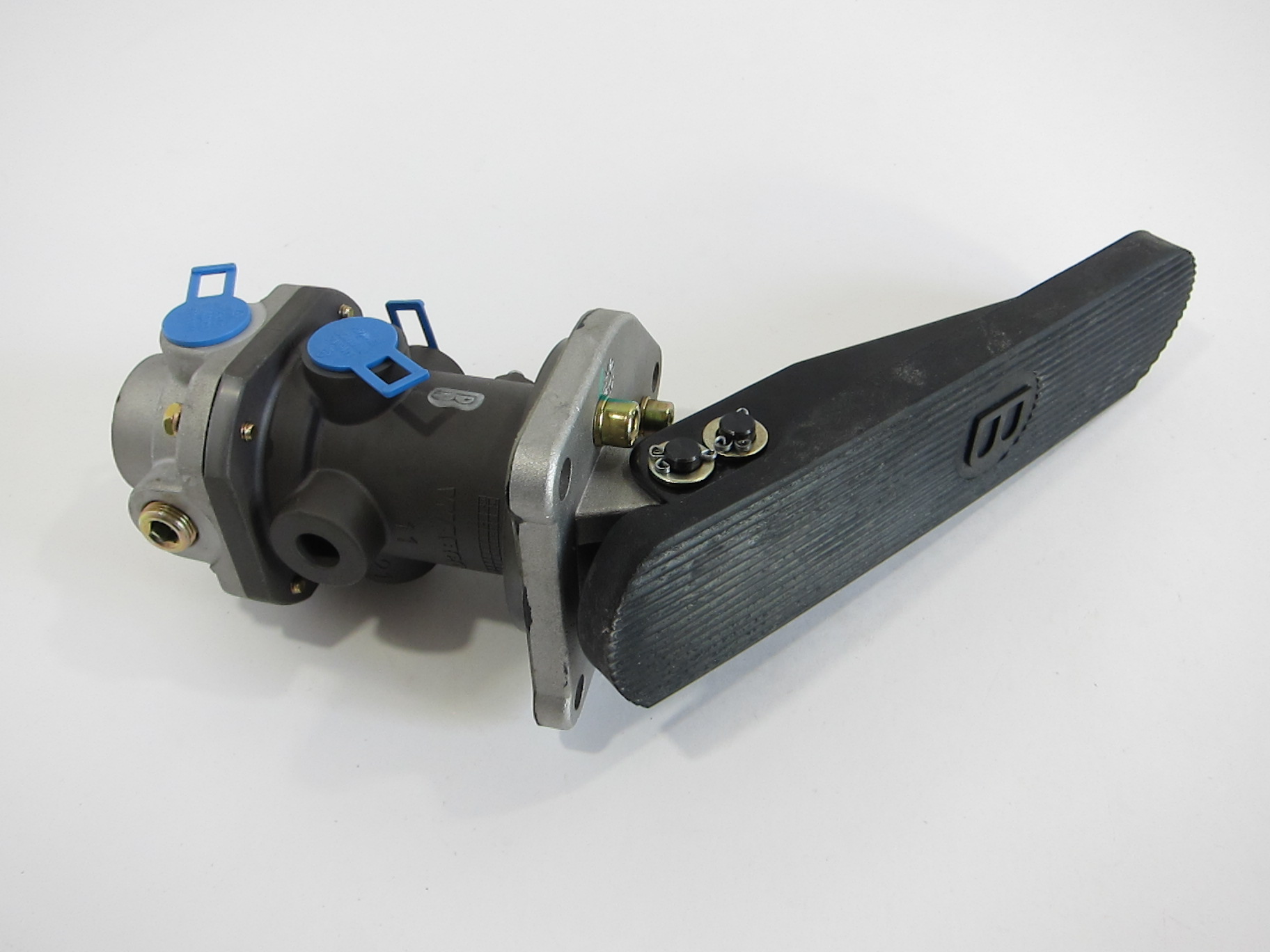 KIA Granbird Кран тормозной главный с педалью