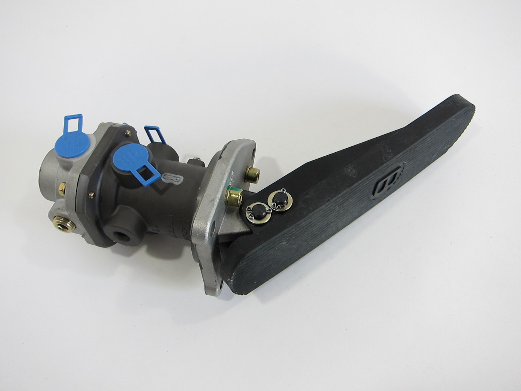 KIA Granbird Кран тормозной главный с педалью